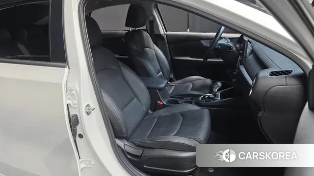 Kia The New K3 2nd generation 2021 Белый из Кореи, фото 3