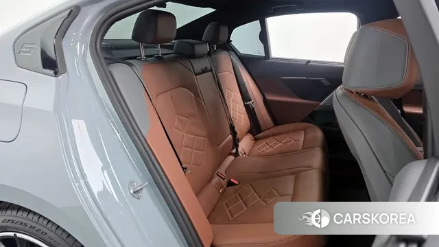 BMW 5 Series (G60) 2025 Светло-серебряный цвет из Кореи, фото 3