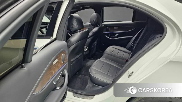 Mercedes-Benz E-Class W213 2022 Белый из Кореи, фото 3