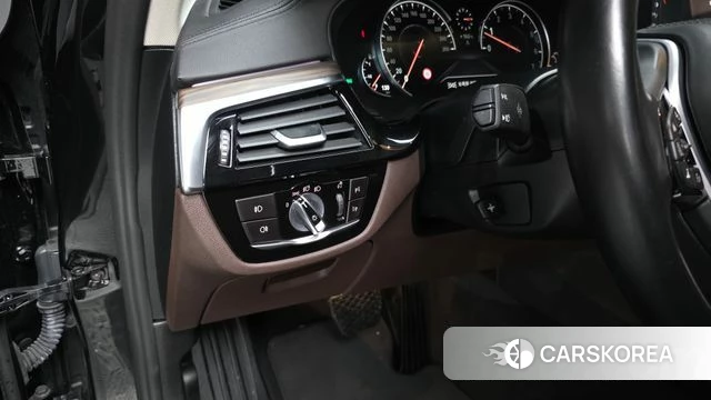 BMW 5 Series (G30) 2018 Черный из Кореи, фото 3