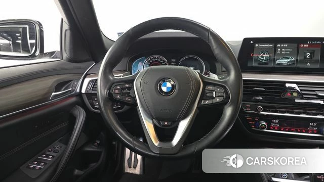 BMW 5 Series (G30) 2018 Белый из Кореи, фото 3