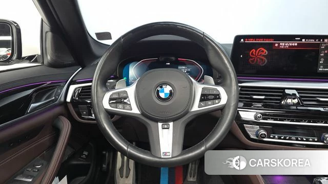 BMW 5 Series (G30) 2023 Белый из Кореи, фото 3