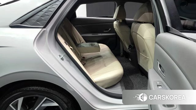 Hyundai The New Avante (CN7) 2024 Серебристо-серый из Кореи, фото 3