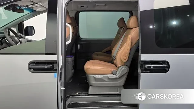 Hyundai Staria 2025 Серебряный из Кореи, фото 3