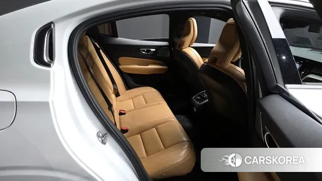 Volvo S60 3rd generation 2020 Белый из Кореи, фото 3