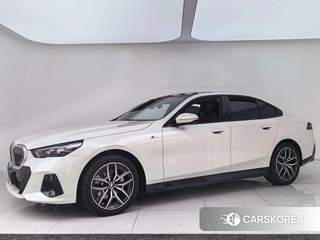 BMW 5 series (imported) 2025 Белый из Китая, фото 3