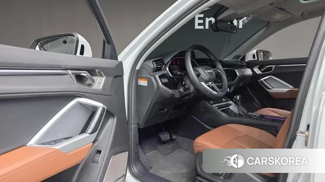 Audi Q3 (F3) 2022 Белый из Кореи, фото 3