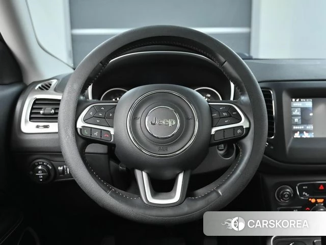 Jeep Compass 2nd Generation 2018 Серебристо-серый из Кореи, фото 3