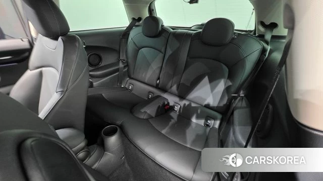 Mini Cooper 2023 Красный из Кореи, фото 3