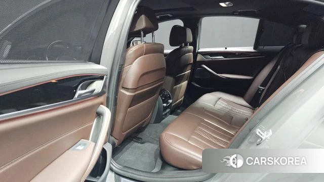 BMW 5 Series (G30) 2022 Серебристо-серый из Кореи, фото 3