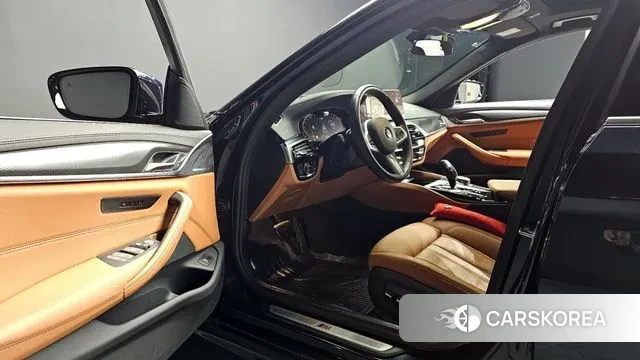 BMW 5 Series (G30) 2023 Черный из Кореи, фото 3