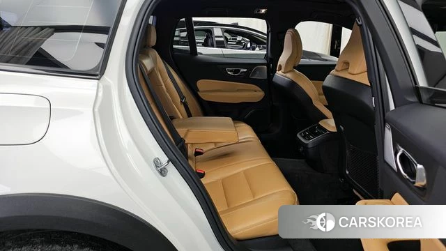 Volvo V60 Cross-Country 2nd Generation 2022 Белый из Кореи, фото 3