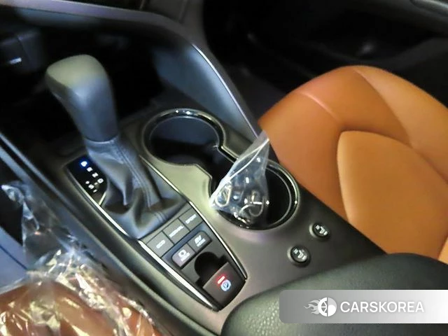 Toyota Camry (XV70) 2022 Серый из Кореи, фото 3
