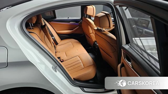 BMW 5 Series (G30) 2023 Белый из Кореи, фото 3