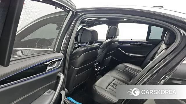 BMW 5 Series (G30) 2018 Черный из Кореи, фото 3