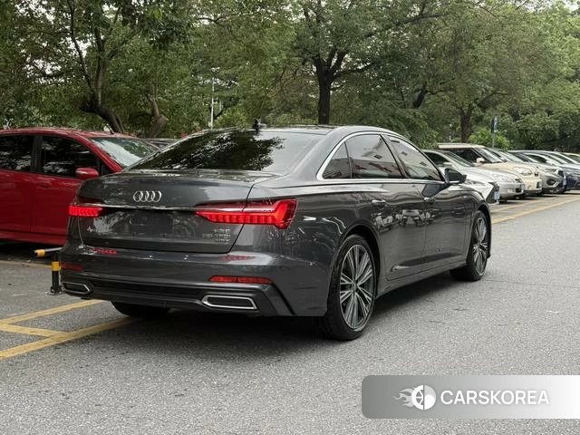 Audi A6L 2021 Темно-серый из Китая, фото 3