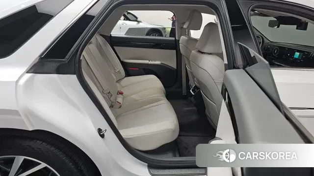 Hyundai Grandeur Hybrid (GN7) 2023 Белый из Кореи, фото 3