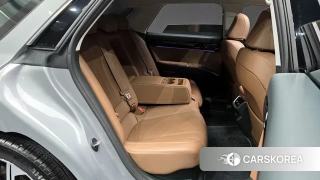 Hyundai Grandeur Hybrid (GN7) 2023 Серебристо-серый из Кореи, фото 3