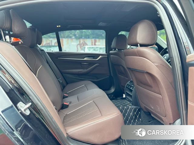 BMW 5 series 2022 Черный из Китая, фото 3