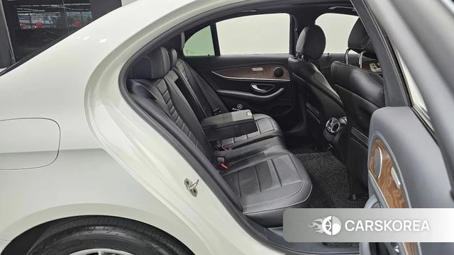 Mercedes-Benz E-Class W213 2021 Белый из Кореи, фото 3