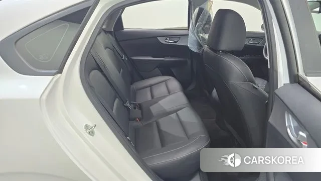 Kia The New K3 2nd generation 2021 Белый из Кореи, фото 3