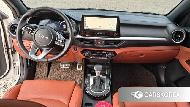 Kia The New K3 2nd generation 2023 Белый из Кореи, фото 3