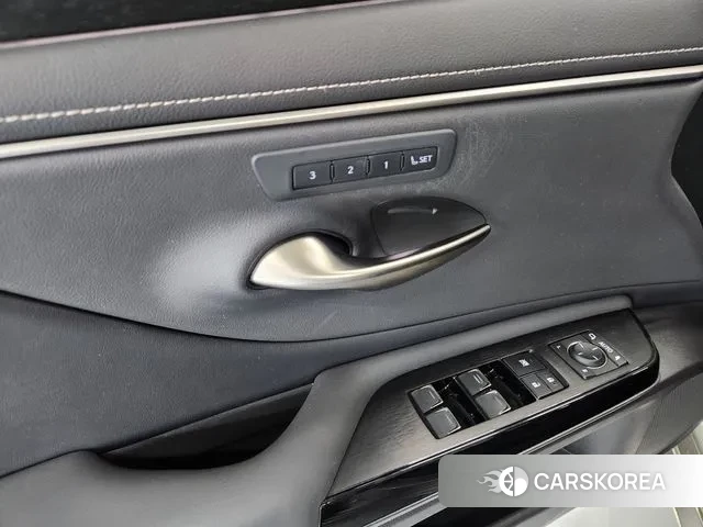 Lexus ES300h 7th generation 2022 Песочный из Кореи, фото 3