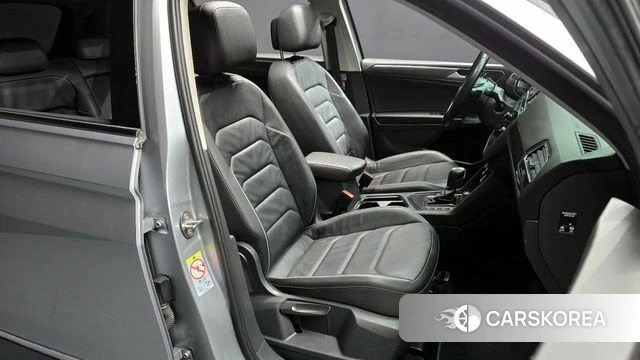 Volkswagen Tiguan Allspace 2020 Серебряный из Кореи, фото 3