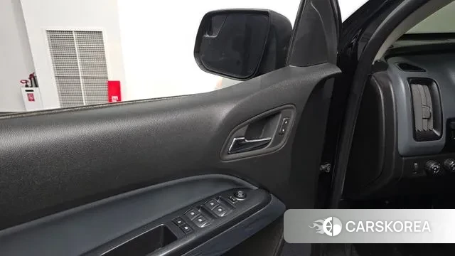 Chevrolet (GM Daewoo) Real New Colorado 2022 Черный из Кореи, фото 3