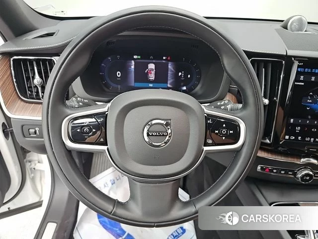 Volvo XC60 second Generation 2022 Белый из Кореи, фото 3