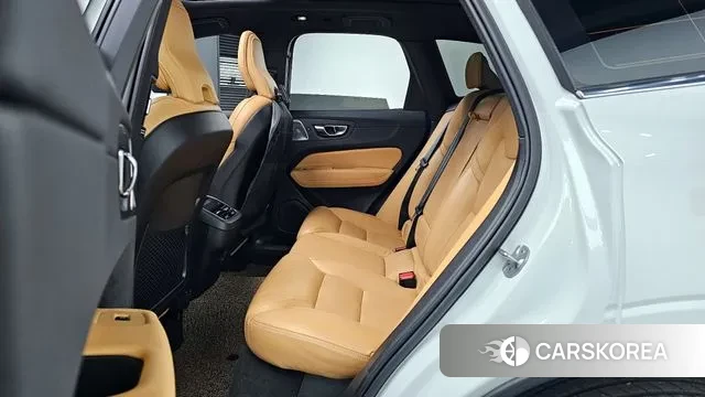 Volvo XC60 second Generation 2022 Белый из Кореи, фото 3