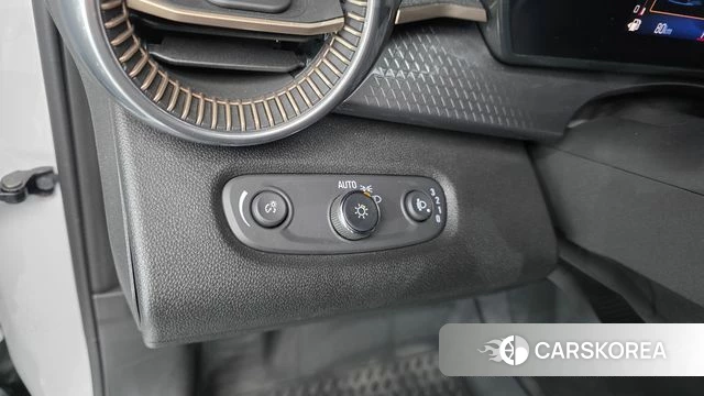 Chevrolet (GM Daewoo) Trax Crossover 2023 Белый из Кореи, фото 3