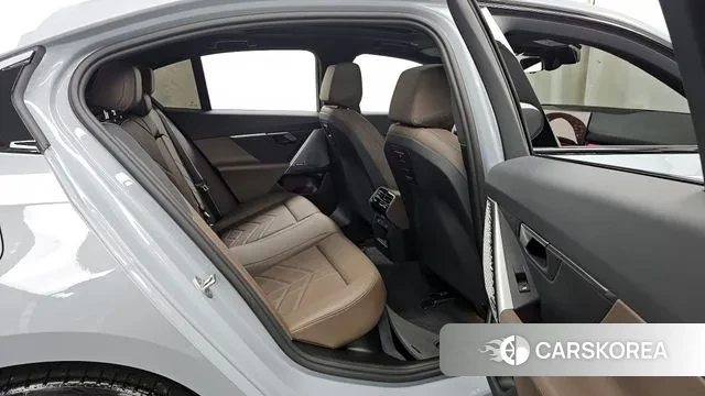 BMW 5 Series (G60) 2024 Серебряный из Кореи, фото 3