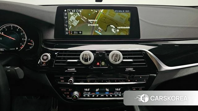 BMW 5 Series (G30) 2018 Серый из Кореи, фото 3