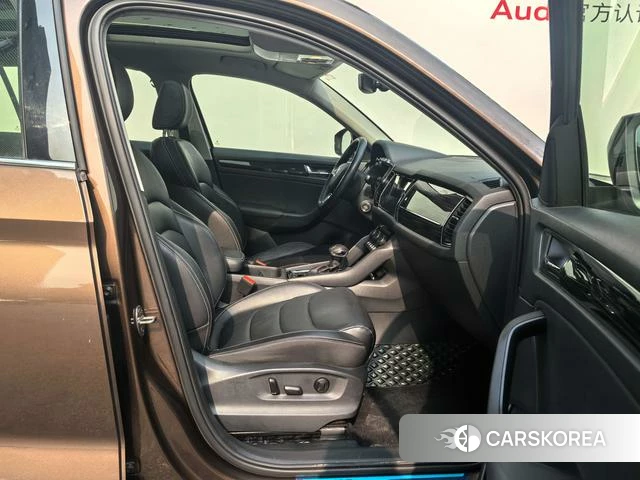 Skoda Kodiak 2018 Коричневый из Китая, фото 3