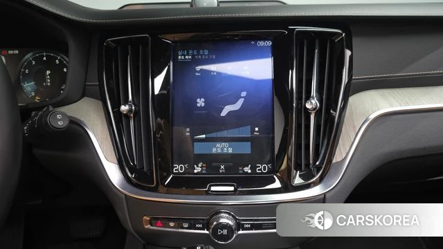 Volvo V60 Cross-Country 2nd Generation 2019 Серый из Кореи, фото 3