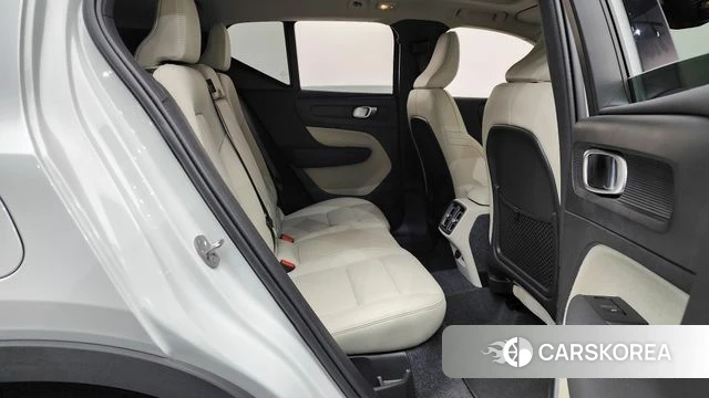 Volvo XC40 2025 Белый из Кореи, фото 3