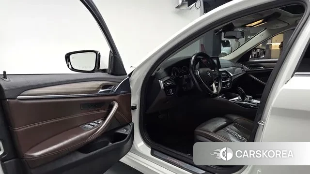 BMW 5 Series (G30) 2018 Белый из Кореи, фото 3