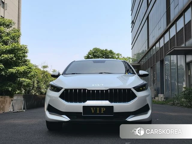 Kia K3 2022 Белый из Китая, фото 3