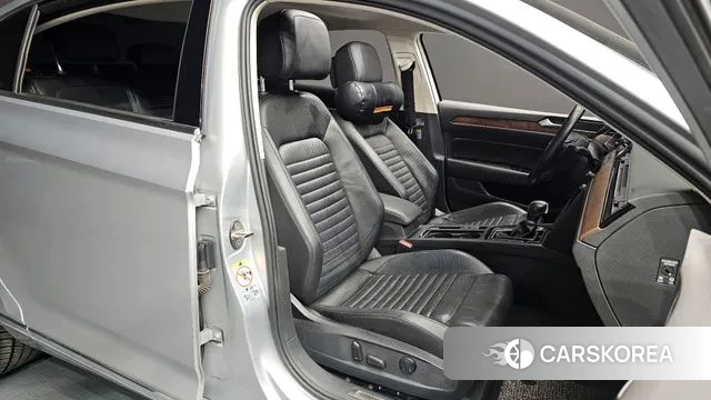 Volkswagen Passat GT (B8) 2018 Серебристо-серый из Кореи, фото 3