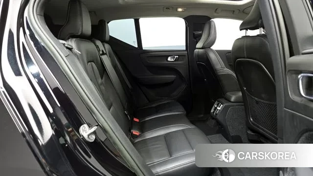 Volvo XC40 2023 Черный из Кореи, фото 3