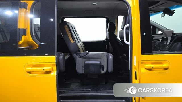 Hyundai Staria 2023 Желтый из Кореи, фото 3