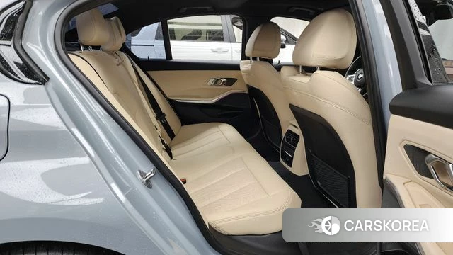 BMW 3 Series (G20) 2023 Светло-серебряный цвет из Кореи, фото 3