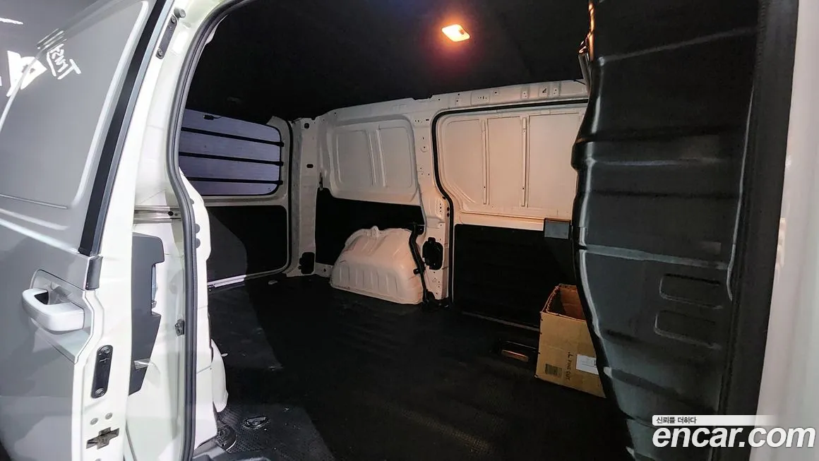 Hyundai Staria 2022 Белый из Кореи, фото 3