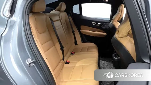 Volvo S60 3rd generation 2019 Серебристо-серый из Кореи, фото 3