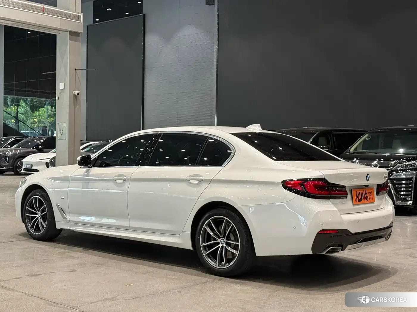 BMW 5 series 2022 Белый из Китая, фото 3