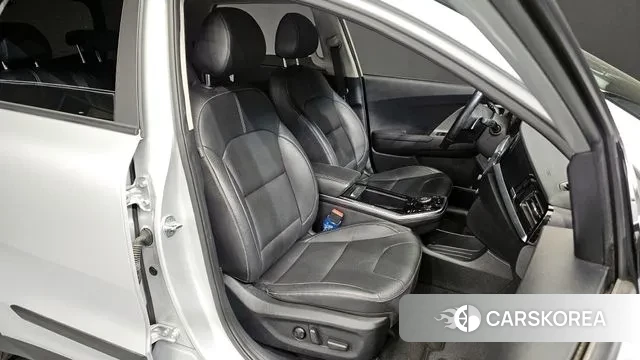 Kia Niro Plus 2022 Серебряный из Кореи, фото 3