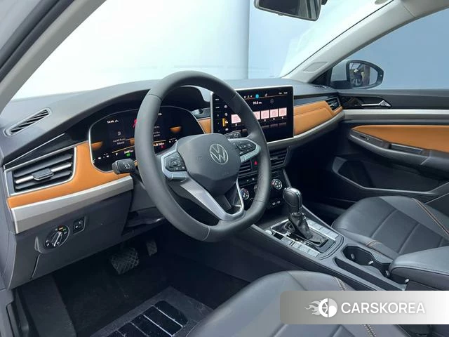 Volkswagen Bora 2023 Белый из Китая, фото 3