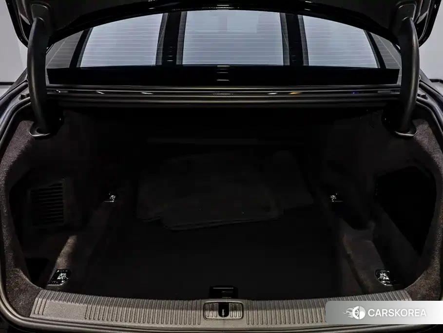 Audi A8 2024 Черный из Китая, фото 3