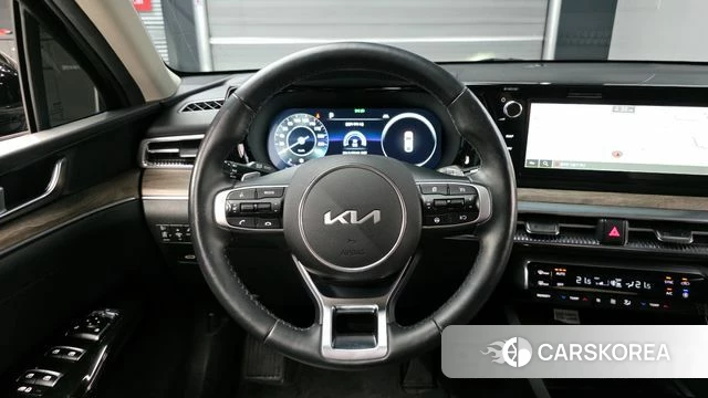 Kia K5 3rd generation 2023 Черный из Кореи, фото 3